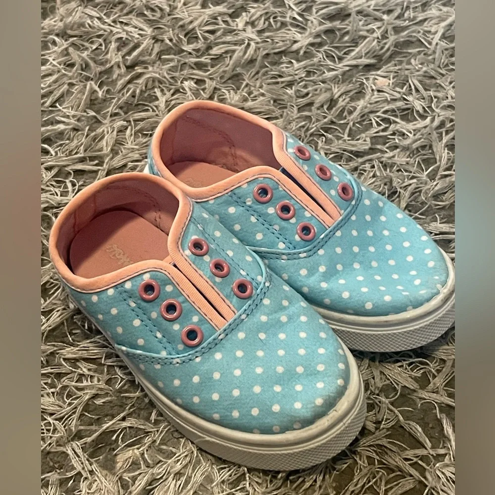 Oomphies Toddler Size 7 Slip on Sneakers Light Blue and white polka dot